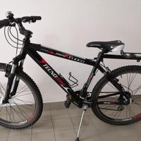 Mountain Bike nera