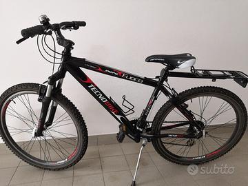 Mountain Bike nera