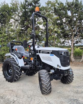 TRATTORE COMPATTO STARTRAC 223 4WD 22CV NUOVO - DI