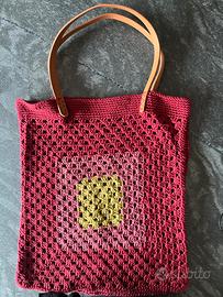 Borsa fatta a mano lavorata all’uncinetto