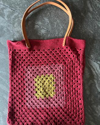 Borsa fatta a mano lavorata all’uncinetto