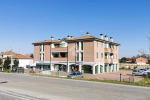 2 LOCALI A FERRARA