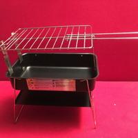 Mini barbecue da campeggio compatto e resistente.