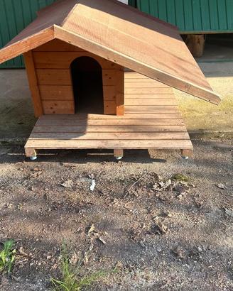 Cuccia per cani in legno