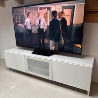 Mobile Besta Ikea con piano in vetro