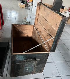 Baule antico originale in legno e ferro