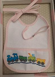 bavaglino ricamato a mano