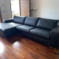 Arredamento divano in ecopelle nera