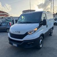 Iveco daily 35-140 furgone tetto basso 023