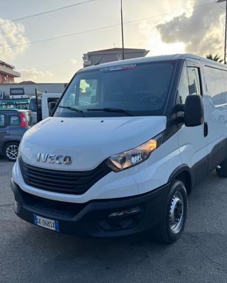 Iveco daily 35-140 furgone tetto basso 023