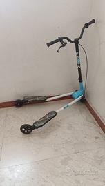 Monopattino a tre ruote pieghevole marca TRYWIL