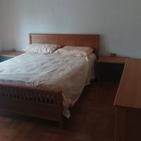 Letto matrimoniale con comodini 