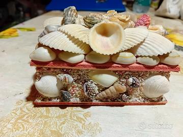 Oggetti vintage fatti con conchiglie