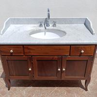 Mobile bagno in arte in povera con marmo