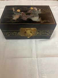 Portagioie in legno e pietre dure