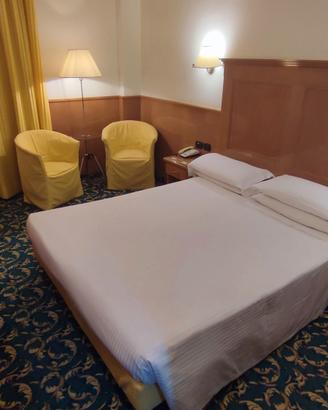 DONO MOBILIO HOTEL LEGNO MASSELLO LACCATO