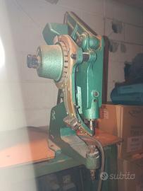 macchina per borchie 