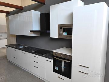 CUCINE LINEARI, ADATTABILI DI FINE SERIE, NUOVE