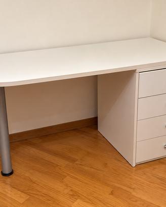 Scrivania IKEA