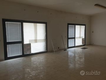 Ampio locale commerciale o ufficio zona centro