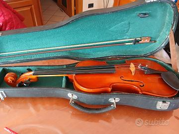 violino Parrot di fattura cinese.