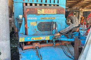 Trattori attrezzi agricoli