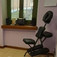 Sedia shiatsu  e lettino per trattamenti 