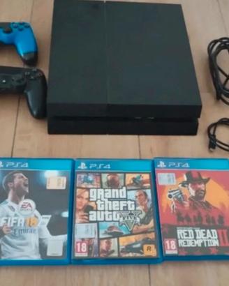 PlayStation 4 + 3 giochi + 2 joystick
