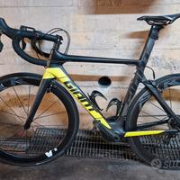 bicicletta giant proper con tutto