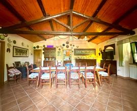 RIBASSO: Villa con piscina: relax e natura