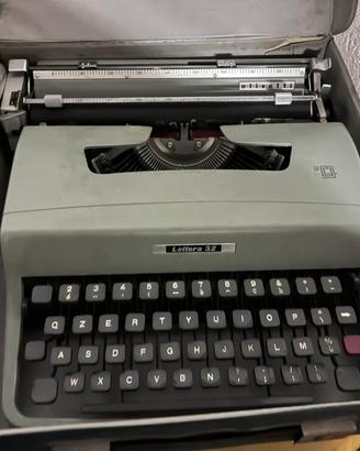 Macchina da svrivere Olivetti lettera32