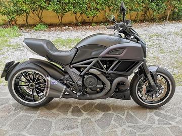 Ducati Diavel 2015 - 9.800km