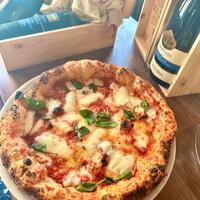 Pizzaiolo esperto in pizza napoletana