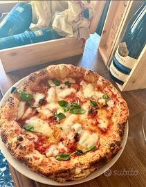 Pizzaiolo esperto in pizza napoletana