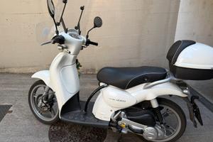 Aprilia scarabeo 100 bianco bauletto