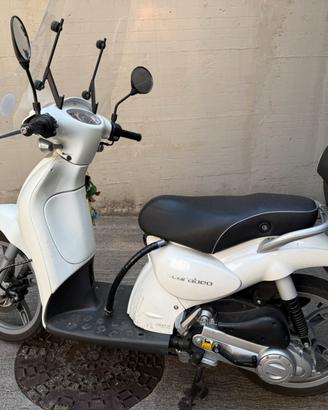 Aprilia scarabeo 100 bianco bauletto