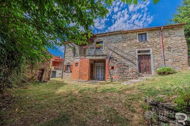 Casa bifamiliare ben tenuta in posizione tranquill