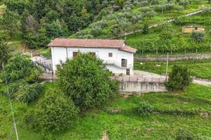 Rustico / Casale di 340 m² con 5 locali e box auto