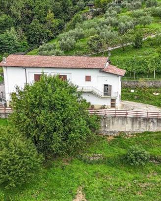Rustico / Casale di 340 m² con 5 locali e box auto