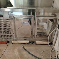 banco machina caffè ed frigorifero 