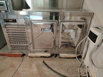 banco machina caffè ed frigorifero 