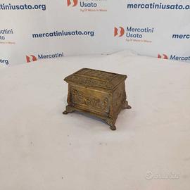 Scrigno In Ottone Con Scene Agresti In Rilievo