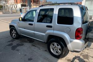 Jeep chirokee 4X4 Con  gancio treino