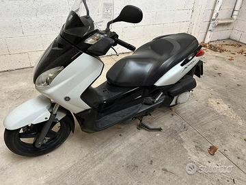 Yamaha X Max 250