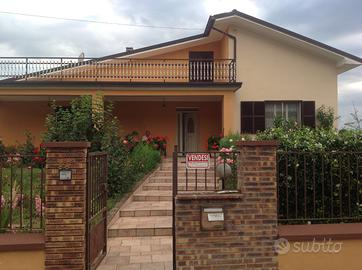 Villa a Villa Latina (FR)