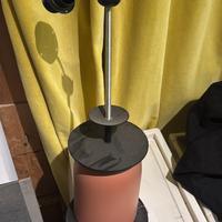 Console e lampada e cuffie