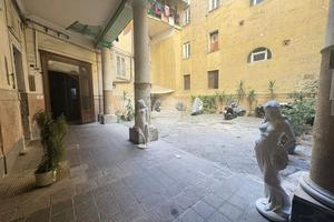 ALBERGO A NAPOLI