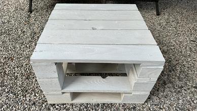 Tavolino artigianale in legno da giardino