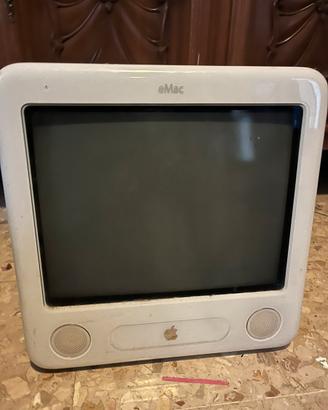 Due computer Apple Vintage eMac bianco iMac blu