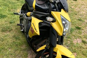 Privato vende Kawasaki er6n colore giallo nero